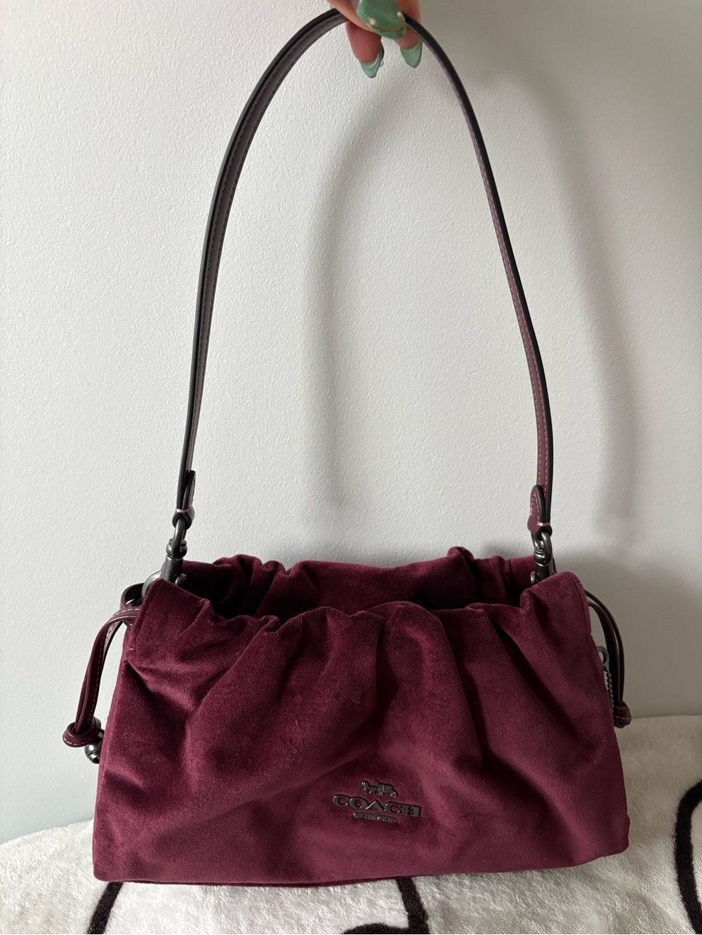 Coach Outlet Faye Shoulder Bag in Suede Burgundy